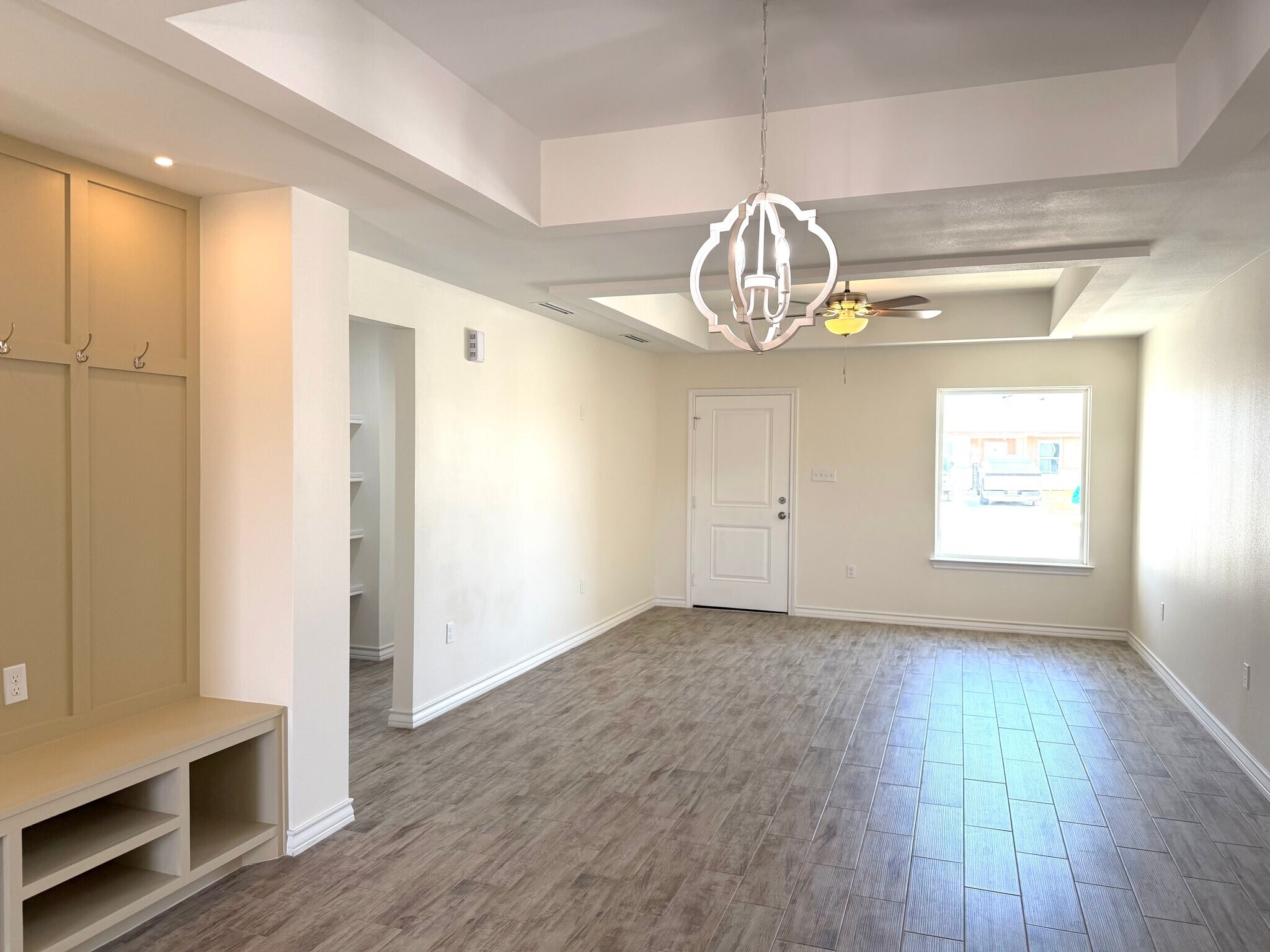 Building Photo - 680 Seminole Ln
