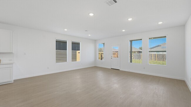 Building Photo - 2966 Cold Spring Dr