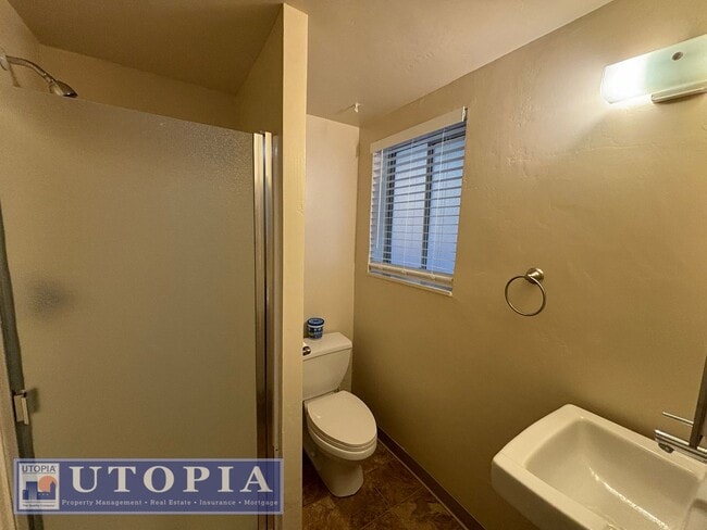 Building Photo - Ground Floor Studio, Near Boardwalk and Ma...