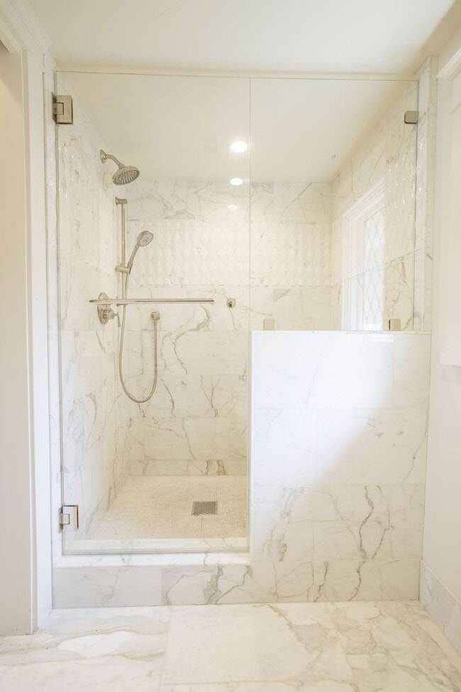 Building Photo - Fabulous spacious home, Great Highlands cul de sac, easy commute, exceptional Cupertino Schools!