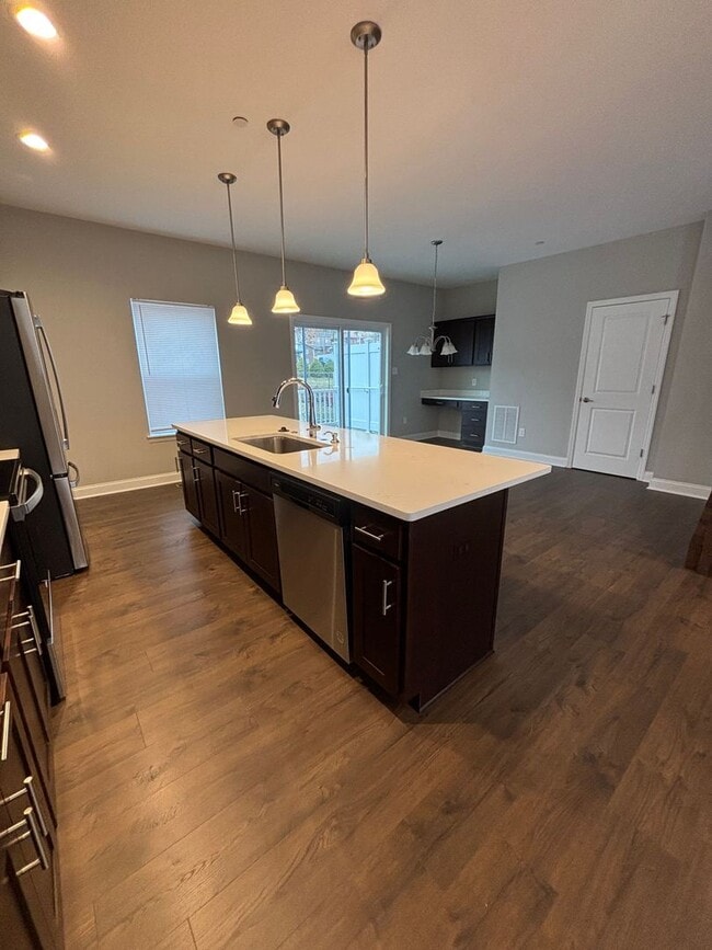 Building Photo - Beautiful Townhome in Cannonsburg!