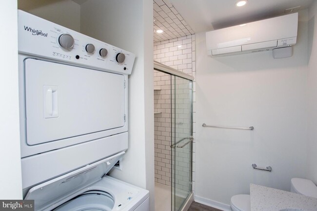 Building Photo - 41 Bridge St