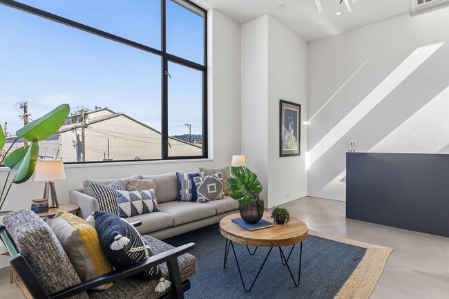 Building Photo - Spectacular Live/Work Home Designed by Architect David Stark Wilson