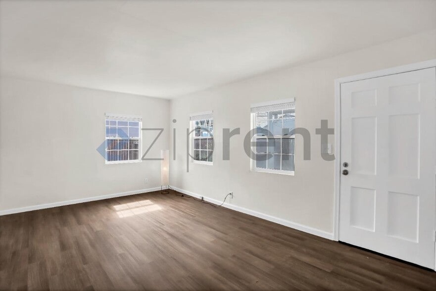 Building Photo - Unit