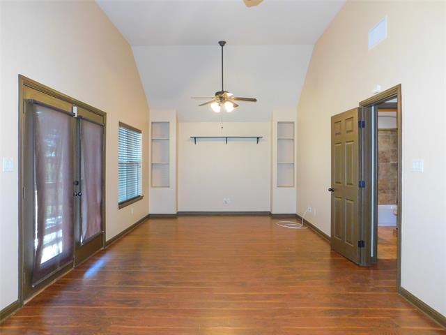 Building Photo - 558 Jay St