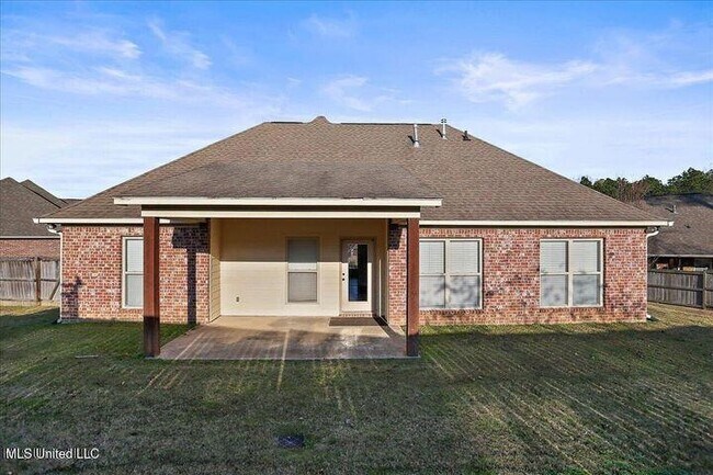 Building Photo - 852 Willow Grande Cir