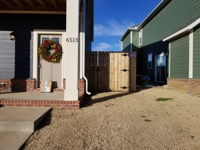 Building Photo - 6513 Knollview W Way