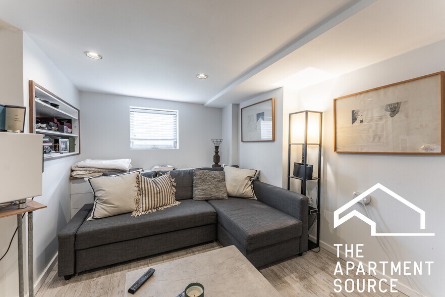 Building Photo - 2732 N Monticello Ave