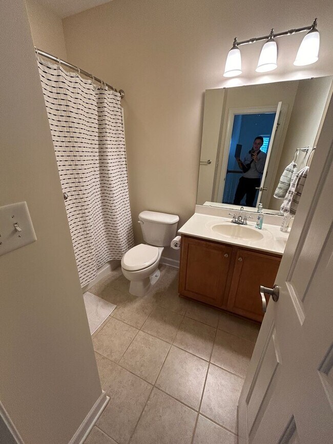 Building Photo - Spacious 3-Story Townhome Near Crabtree – Available January 15