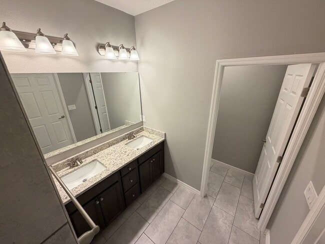 Building Photo - Available now!! Adorable 3 Bedroom / 2 Bathroom Home in Palm Bay!!