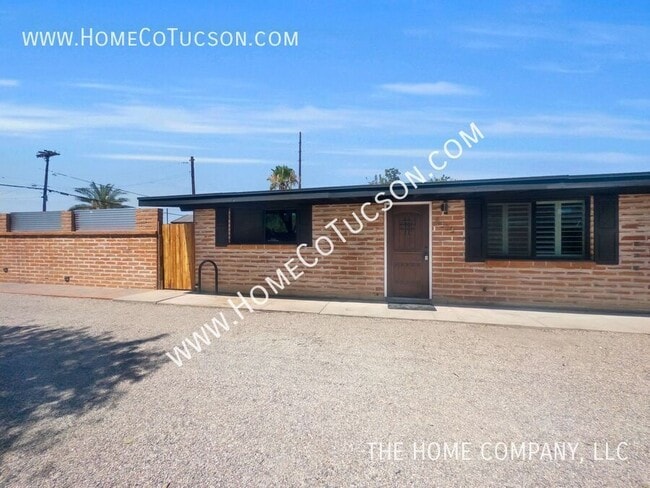 Building Photo - 4535 E Fairmount St