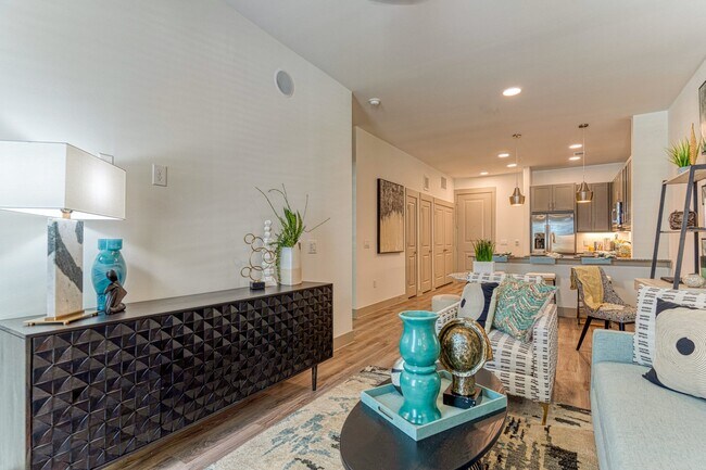 Building Photo - 1400 Royal Crest Dr