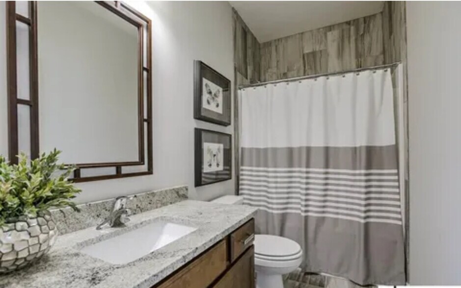 Building Photo - 16070 Hadan Dr