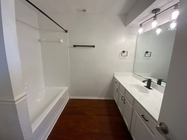 Building Photo - 9611 Woodvale-