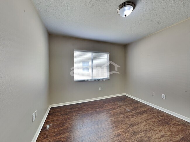 Building Photo - 30846 Midtown Ct