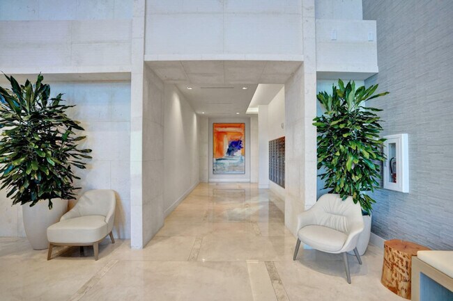Building Photo - 3100 N Ocean Dr