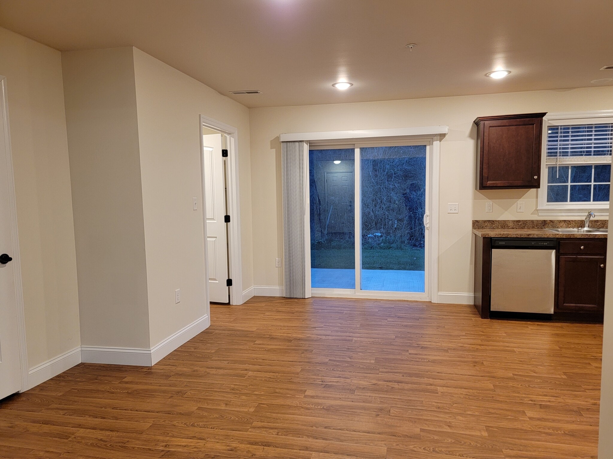 Building Photo - 143 Cedarwood Dr