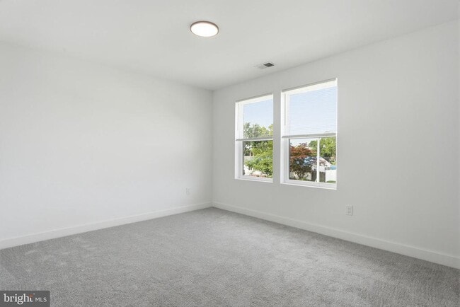 Building Photo - 96 Elderberry Dr