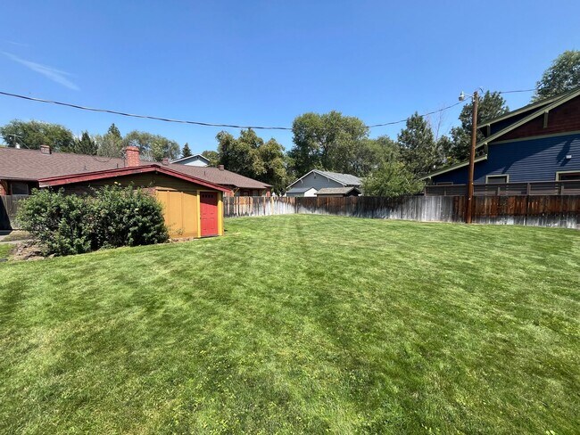 Building Photo - Historic Downtown Bend 1 Bed/1 Bath - Harriman Street