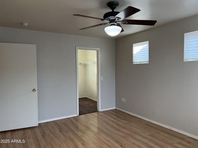 Building Photo - 4220 E Orchid Ln