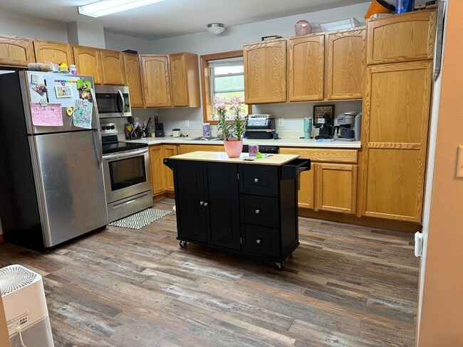 Building Photo - Spacious 3BR Duplex with Finished Basement & 2-Car Garage in Otsego