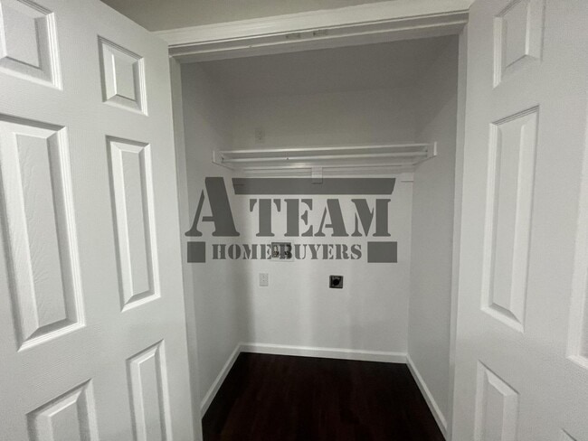Building Photo - Fully Remodeled 2 Bedroom 2 Bathroom