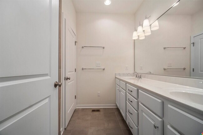 Building Photo - 5302 Masons Ln