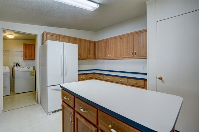 Building Photo - 3 bedroom, 2 bathroom home in 55+ Community of The Villages at Lynx Creek