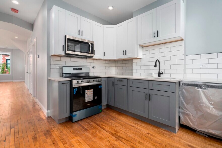 Building Photo - 1645 S Miller St