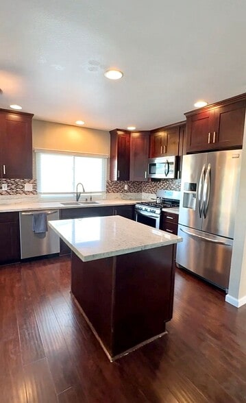Building Photo - 2126 Shoreview Pl