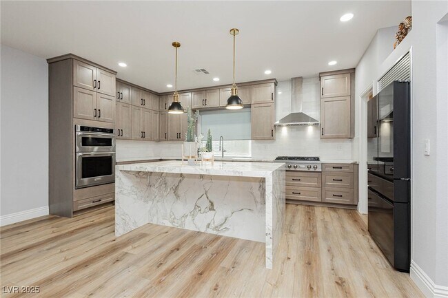 Primary Photo - 8095 Carpenter Creek Ave