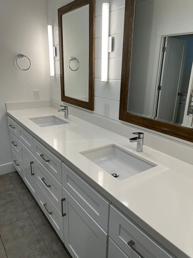 Building Photo - Newly Remodeled - 4/2 Concord Rancher - Lo...