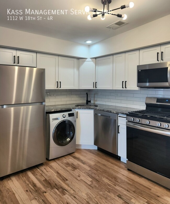 Building Photo - 1112 W 18th St