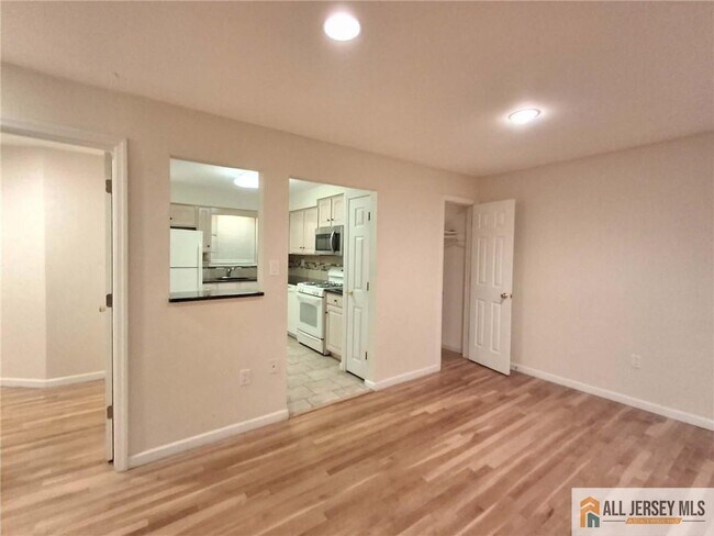 Building Photo - 363 Cranbury Rd