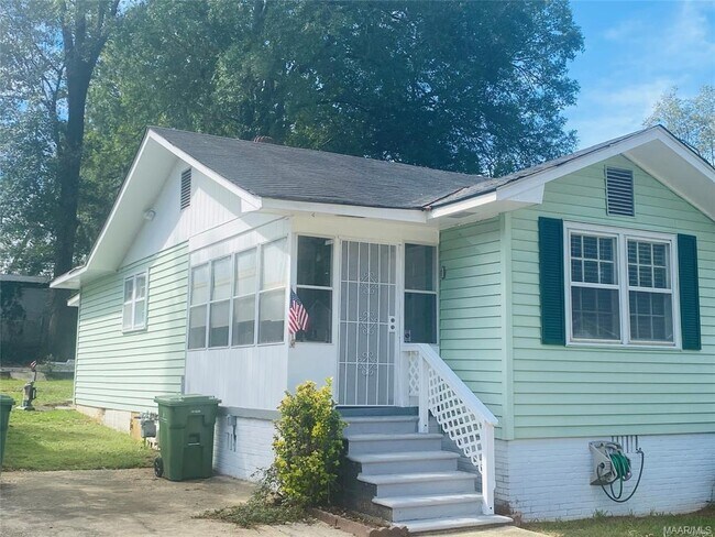 Building Photo - 2048 Midway St