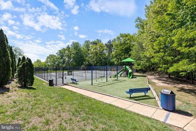 Building Photo - 6551 Grange Ln