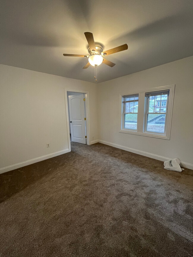 Building Photo - 417 N Main St