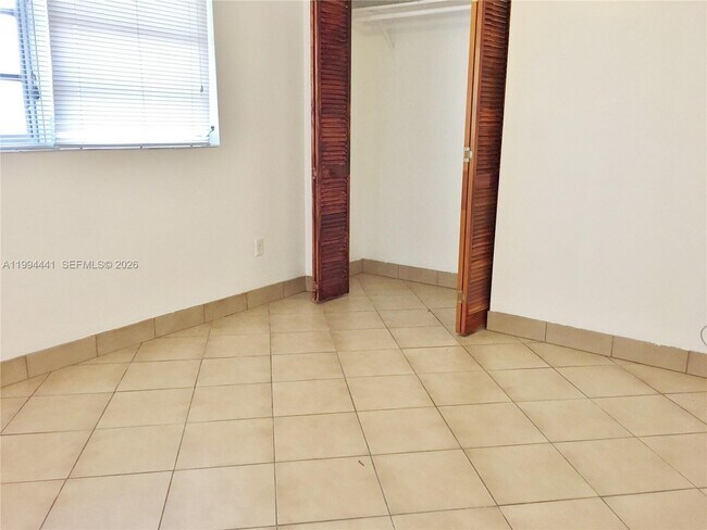 Building Photo - 5831 SW 62nd St