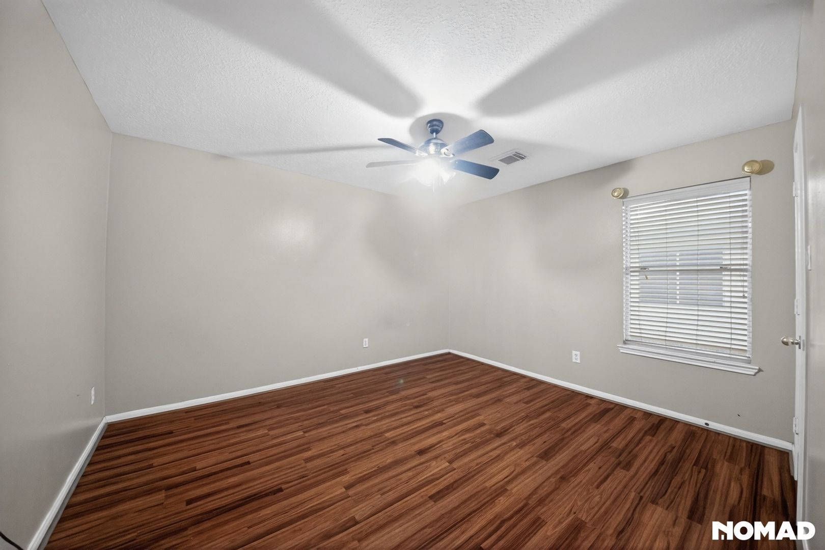 Building Photo - 1811 Quiet Hollow Dr
