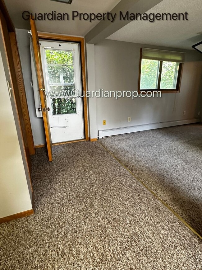 Building Photo - Orono Single Family Home, Large Garage, Sp...