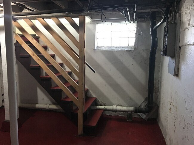 Building Photo - Gorgeous 3 Bedroom - 1-1/2 bath House in Prime St. Paul neighborhood