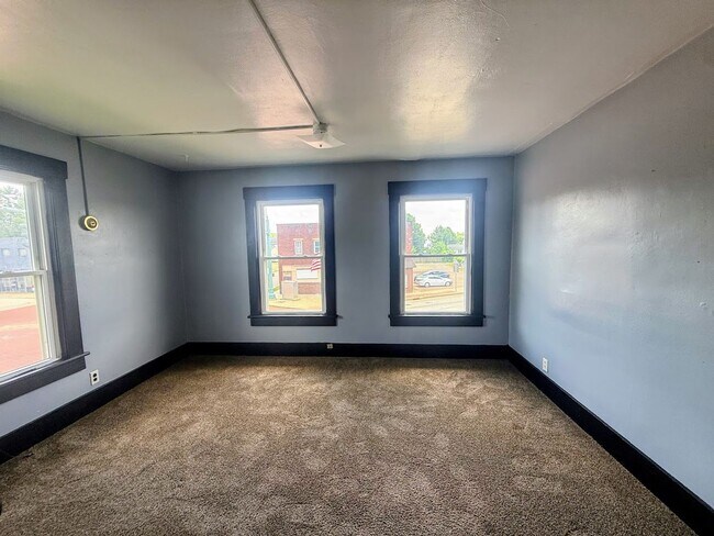 Building Photo - 2359 Mahoning Rd NE