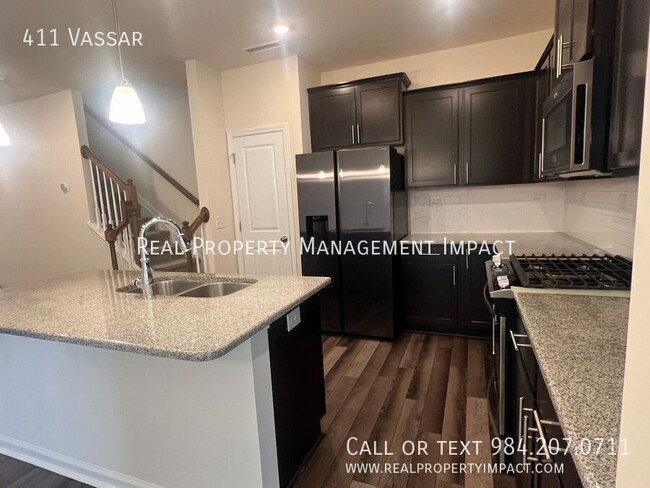 Building Photo - 411 Vassar-
