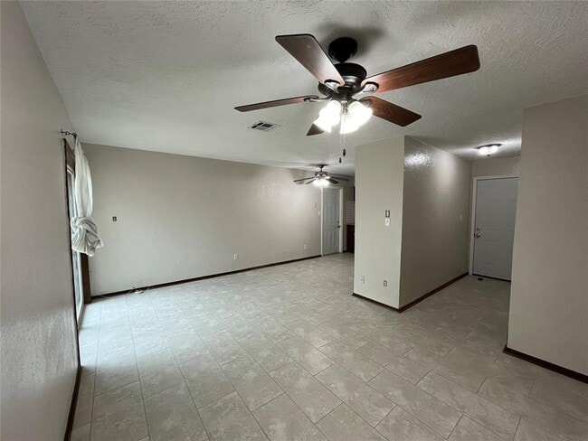 Building Photo - 1505 Kingston Rd