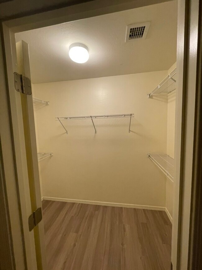 Building Photo - 11546 W Longley Ln