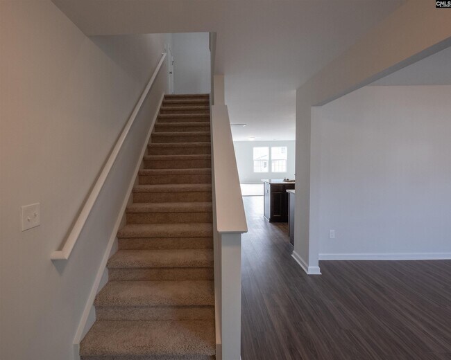 Building Photo - 3025 Hallsdale Dr