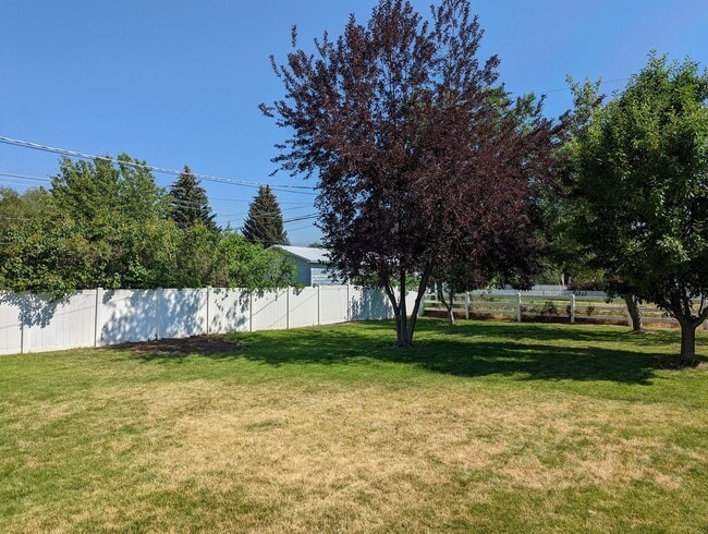 Building Photo - Charming 3 bedroom 1 bath home in Rexburg!