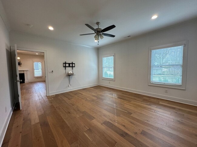 Building Photo - 3 Bedroom / 2 Bath  Johnson City TN