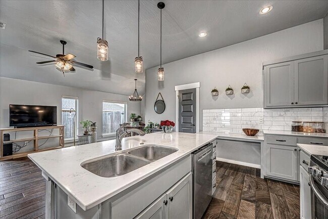 Building Photo - 10300 Glover River Dr