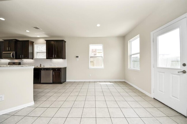 Building Photo - 13313 Sea Breeze Dr